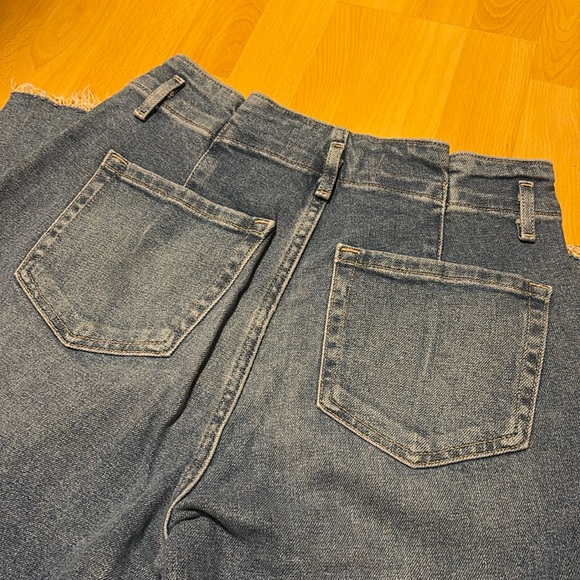 Hollister Curvy Ultra High-Rise Paper-Bag Mom Jeans (Size 7 Regular) - Picture 4 of 6